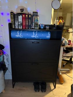 Narrow shoe rack