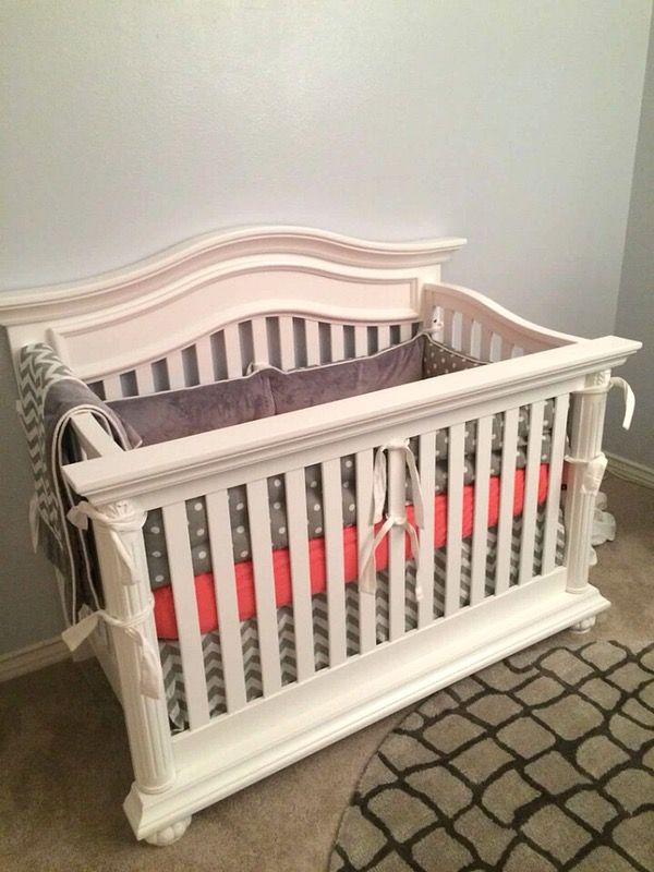 Baby Cache Heritage White Crib Toddler Bed for Sale in Temecula