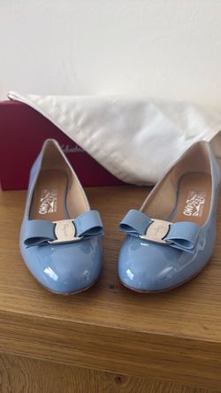 Salvatore Ferragamo Vara 1 Chambray Patent Leather Bow Pumps 8.5 D + Box