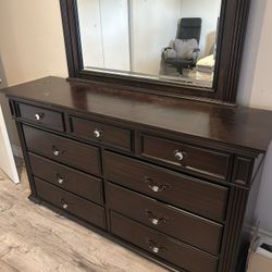 BRAND NEW DRESSER W/ VANITY