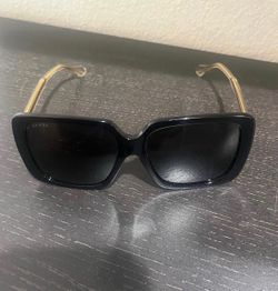 Gucci GG0567SA 001 Women’s Square Sunglasses — Preowned Excellent Condition Elevate your look with these stunning authentic Gucci sunglasses — a timel