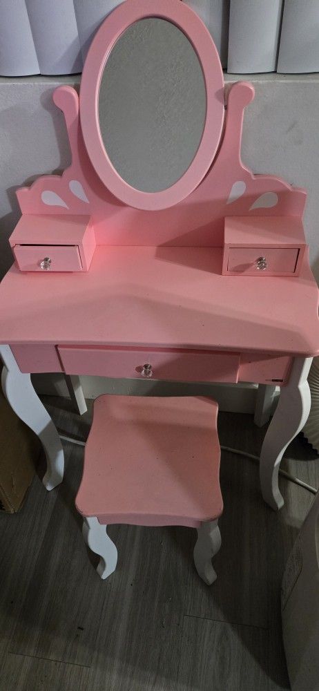 Pink And White Wooden Vanity For Toddler Girls