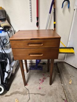 Compact Vanity with Light up Mirror