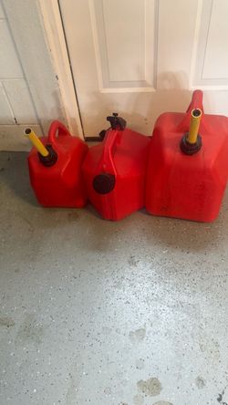 Set of 3 Red Plastic Gas Cans