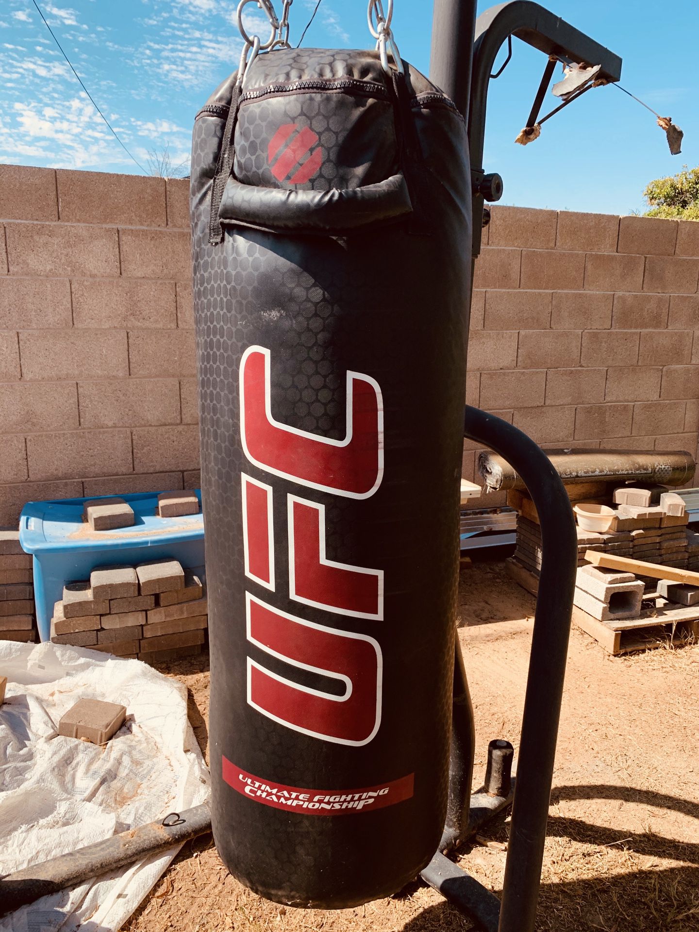 100 lbs. Punching bag W/ Stand