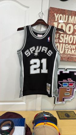 Mitchell & Ness Tim Duncan 98–99 Spurs Swingman Jersey (Black) – Size S – BNWT