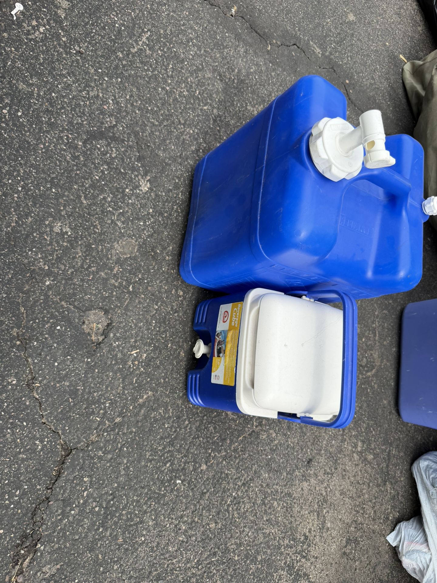 Aqua Tainer And Beverage Cube