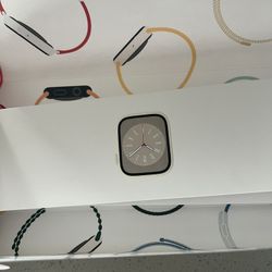 New Apple Watch Series 8 Starlight 