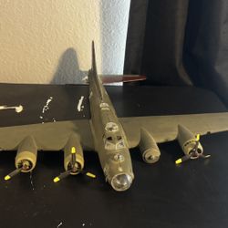 Free Painted B-17G-60-VE Plastic Model 