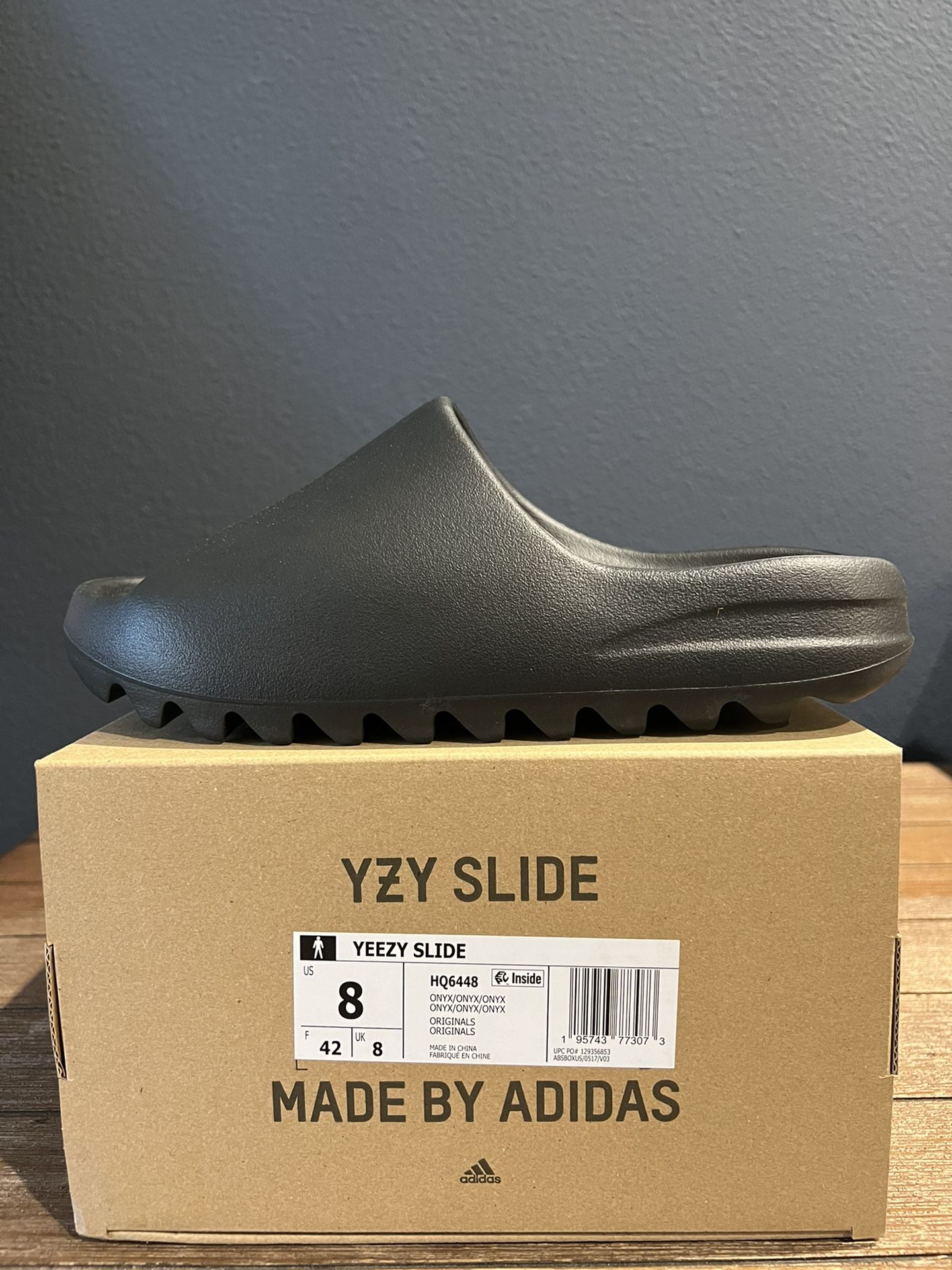 Sz 8 - adidas YEEZY SLIDE - Onyx Black