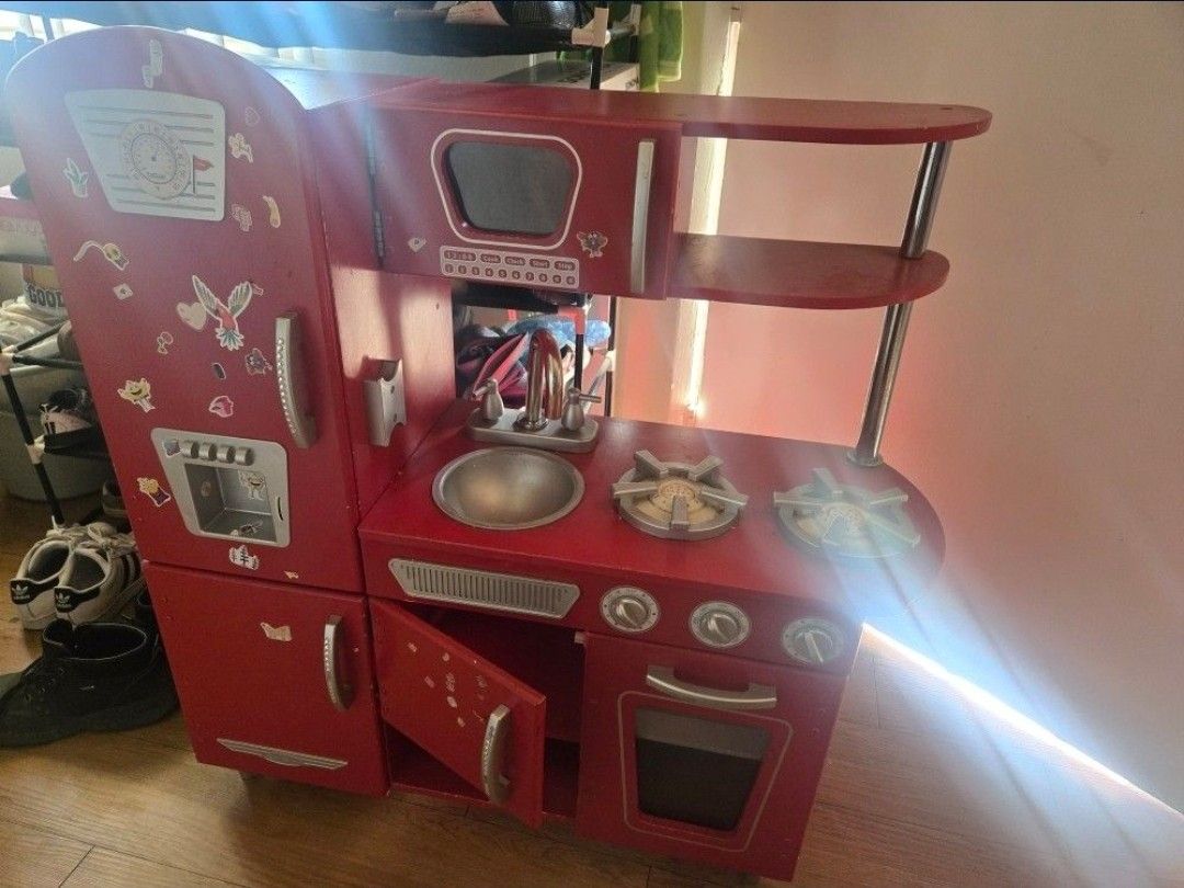 KIDS KITCHEN 