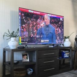 TV Stand/entertainment Center