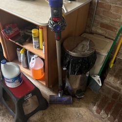 Dyson V8