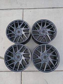 Excellent Condition Tesla Model 3 OEM Aero Wheels (No Curbrash) (Caps and Lugs Included) (18 Inch)