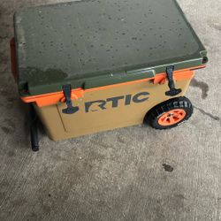 Rtic Cooler W/wheels
