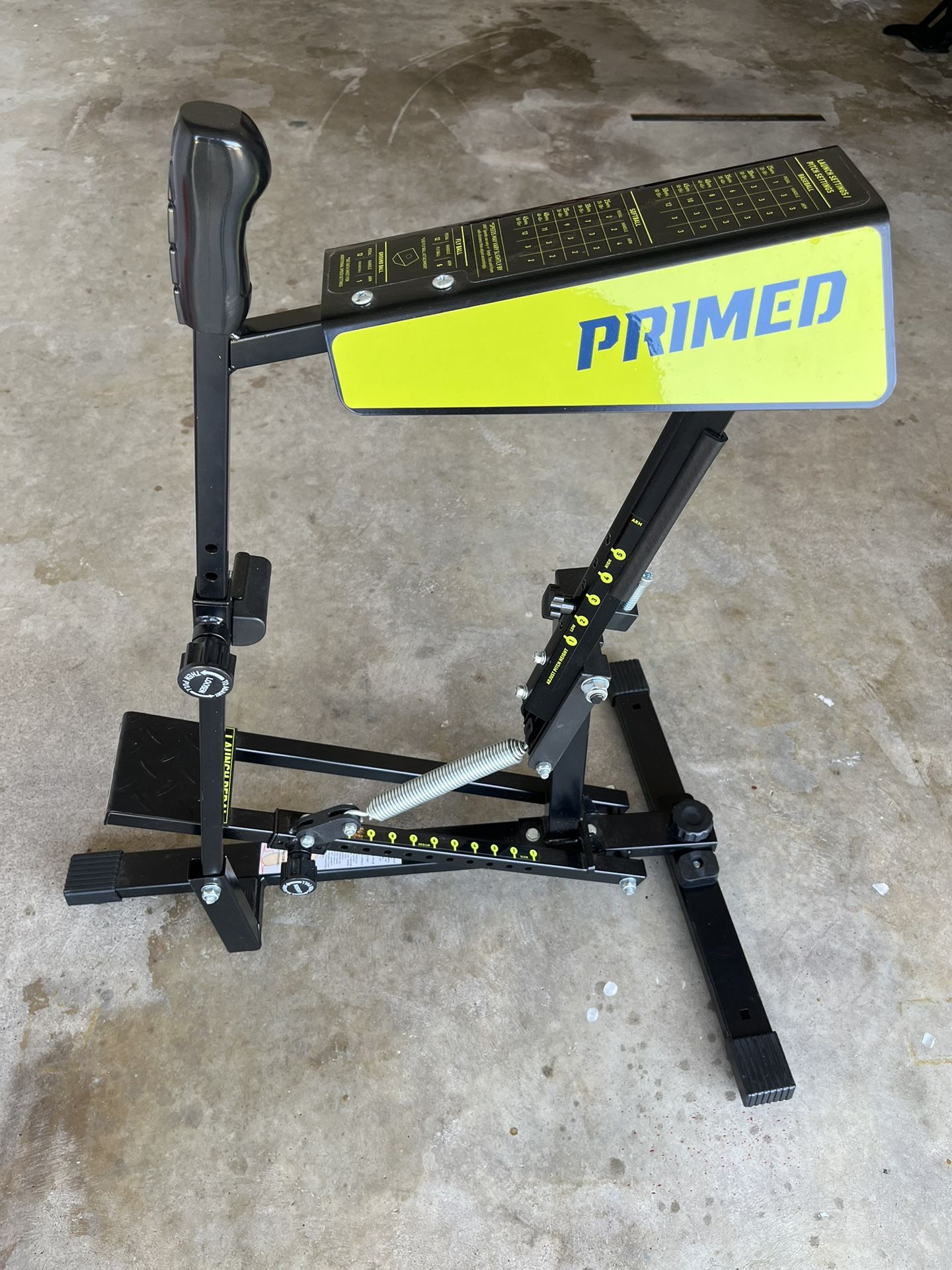 Softball / Baseball Pitching Machine