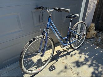 Diamondback City Comfort women’s bicycle