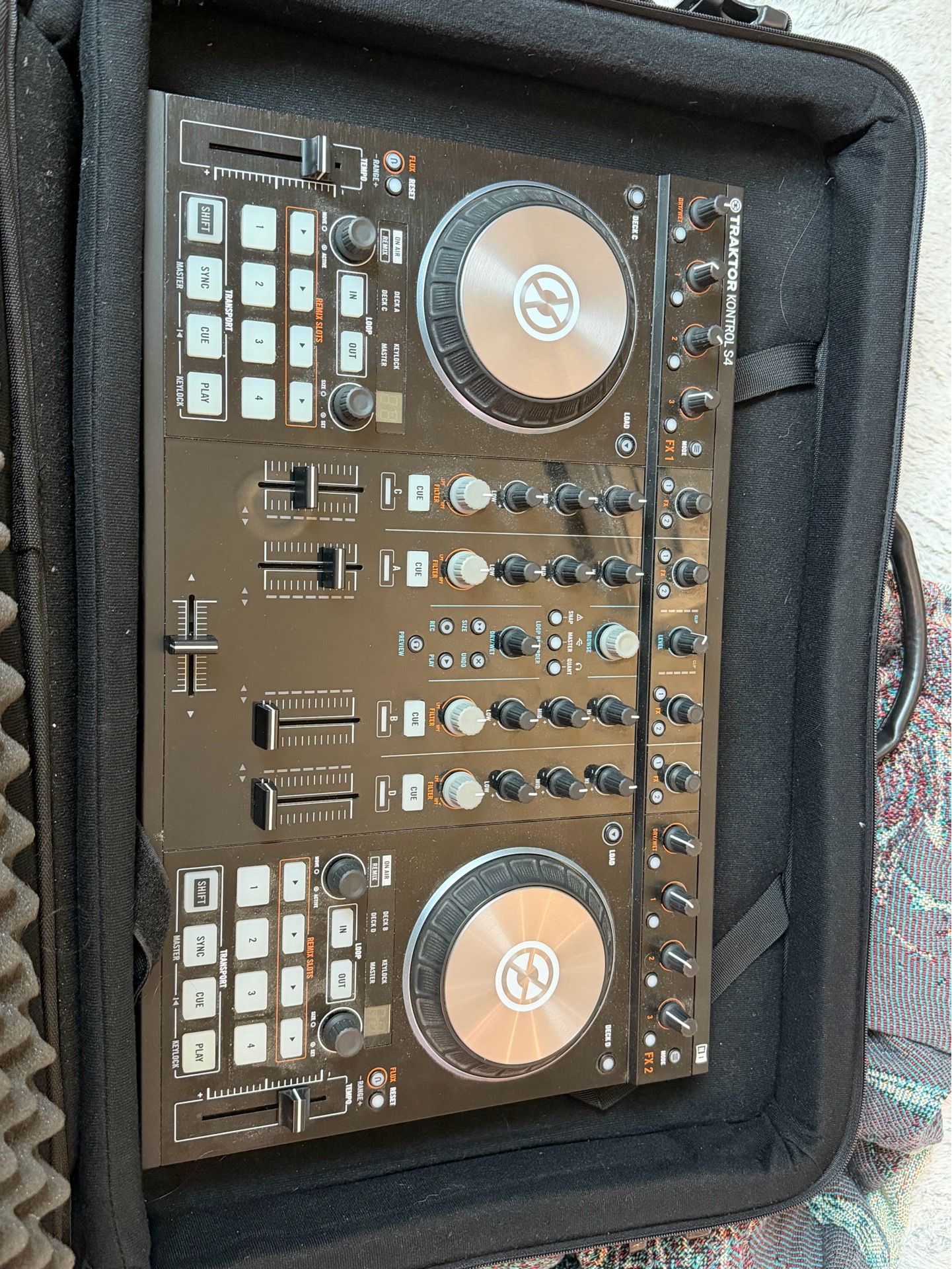 Traktor Control S4 - MIDI DJ CONTROLLER