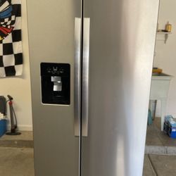 Refrigerator - Great For Rental Or Garage