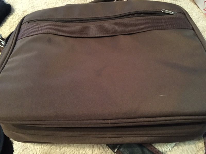 BROWN BAG LOTS OF COMPARTMENTS