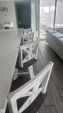 Set of 4 bar top swivel chairs