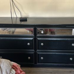 dresser & two nightstands! 