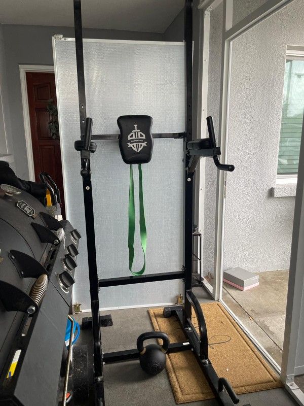 Adjustable Power Tower Pullup Bar And Dip Bar Exercise Equipment