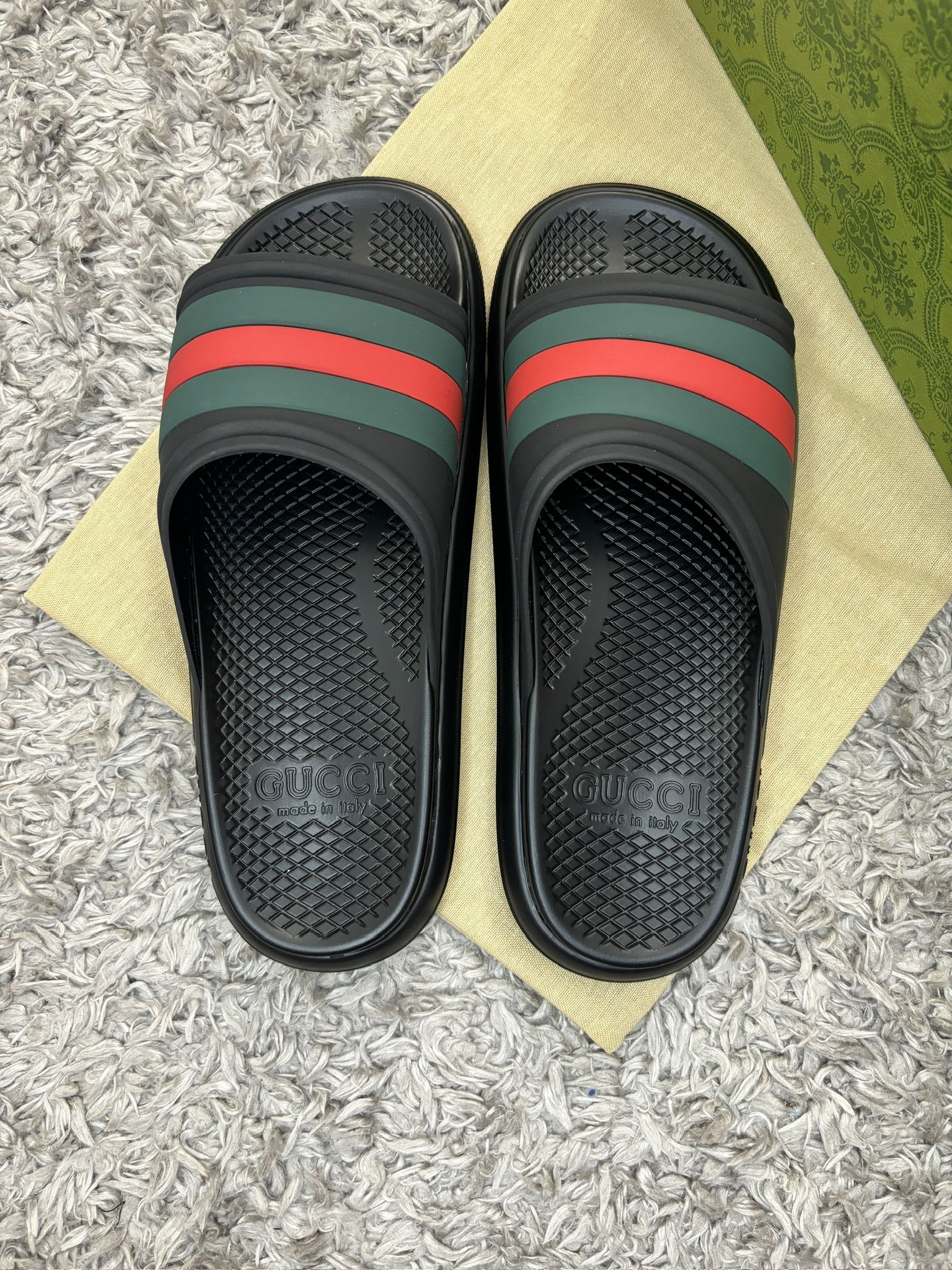 Gucci slides size 8us 41eur 