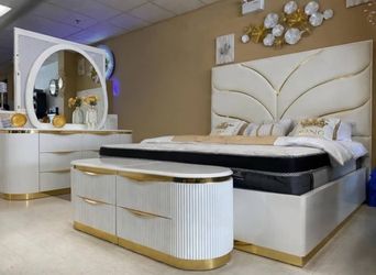 King Bedroom Sets. 5 Pieces Set