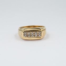  Diamond Signet Ring