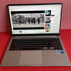 Samsung Galaxy Book 4 (2024 model) 15.6” FHD i7 14th generation 16gb Ram 512GB SSD great laptop 