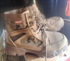Mens size 11 saftey boots