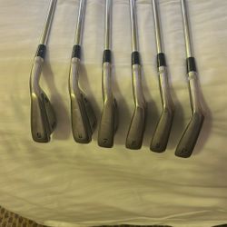 Men’s Golf Clubs Sub 70  5i-pw (6) Irons RH Regular Steel Flex