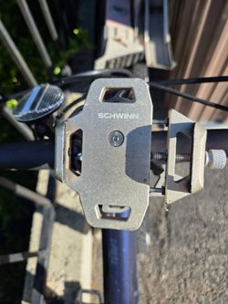 Schwinn alloy smartphone mount for bicycle.