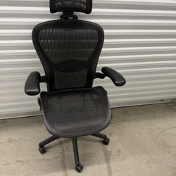 Herman Miller Aeron Chair Black Mesh w/ Headrest – Fully Adjustable Ergonomic Office Chair