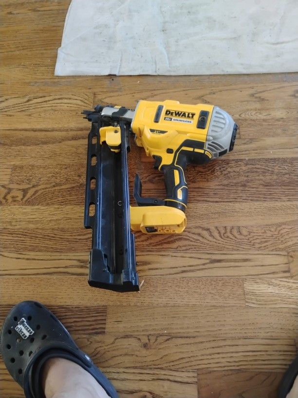 20-Volt 21° Cordless Framing Nailer Kit with 5.0 Ah Lithium-Ion Battery and Charger
by
DEWALT