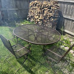 Patio Set, Table And 4 Chairs, 1 Chair Is Missing Chair Arm