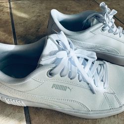 Pumas soft foam- Women’s Sneakers - Size 7