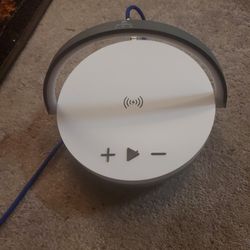 3 Phase Lamp That Charges Phones Wirelessly And Does Blue Tooth Speaker