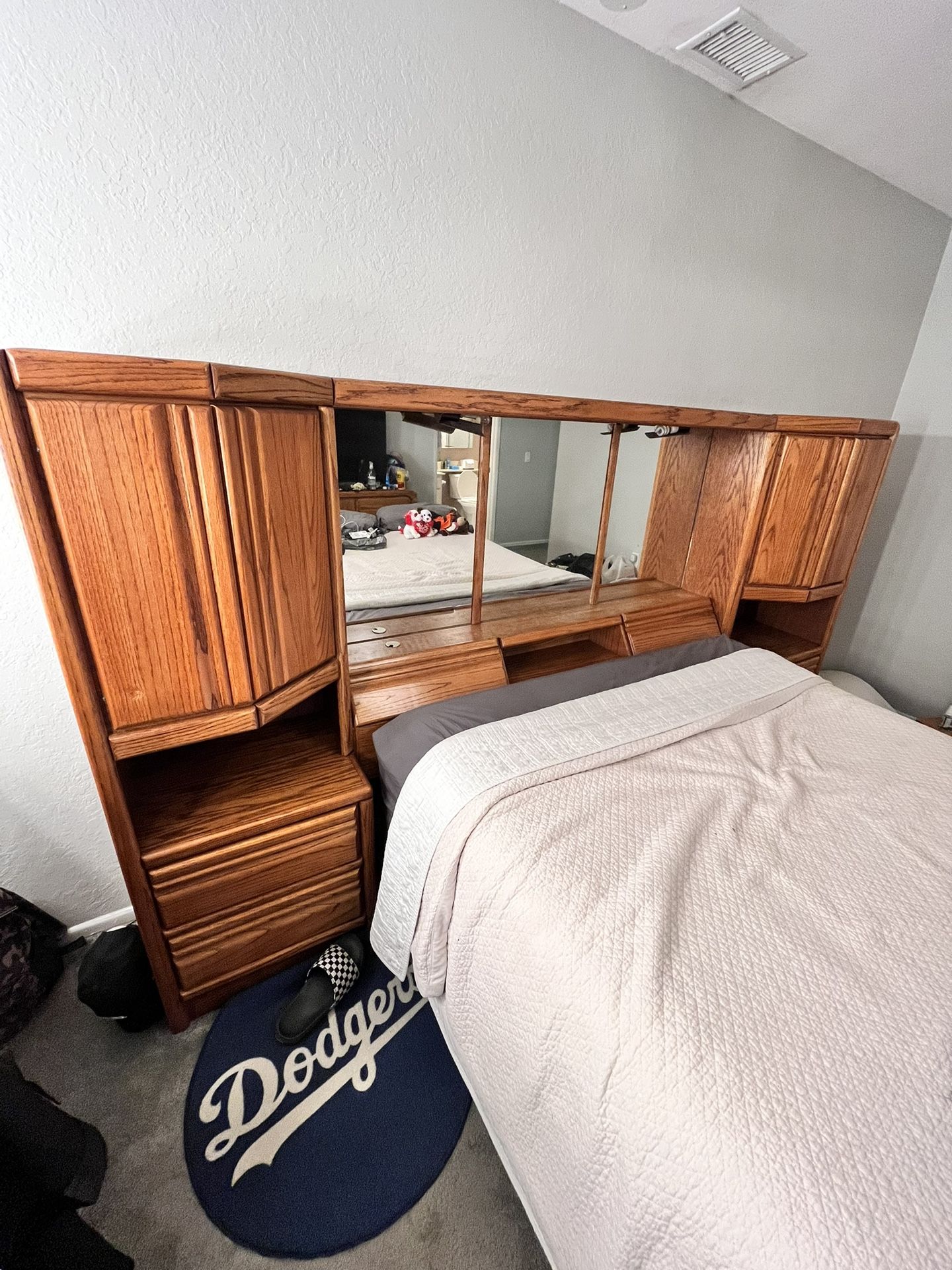 Vintage Arbek Solid Oak Queen Bedroom Set
