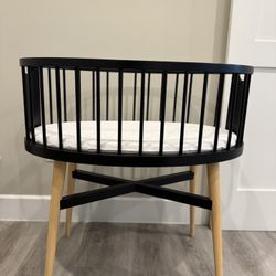 Orland Black Baby Bassinet & Pad