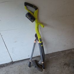 Cortadora de pasto y tijera.