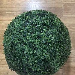 Eucalyptus Topiary Ball 16”