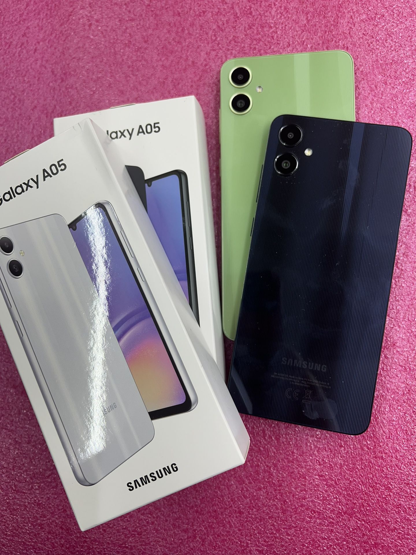 Bran New In box Unlocked Samsung Galaxy A15 / 128Gb with all Original Accessories on sale now! Comes with warranty! Many colors available Welcome 