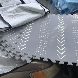 Nice Set Of Six Large 24 X 24 Foam Mat Connecting Only $20 Firm