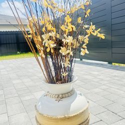 17 In Tall Plastic Flower  Vase 