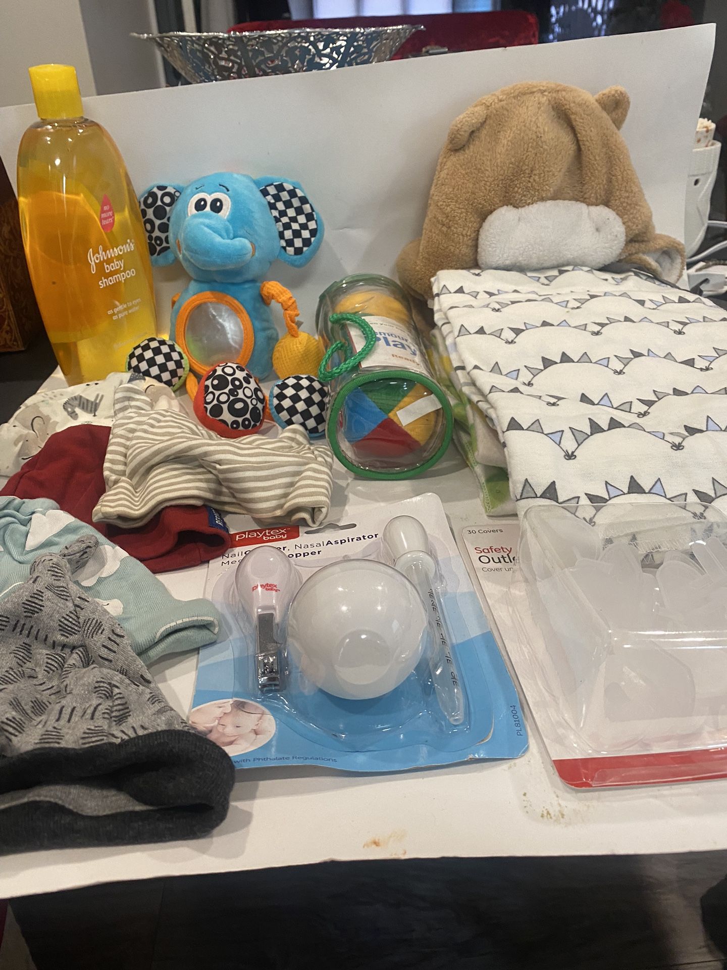INFANT 15 PC CLOTHES&TOY LOT