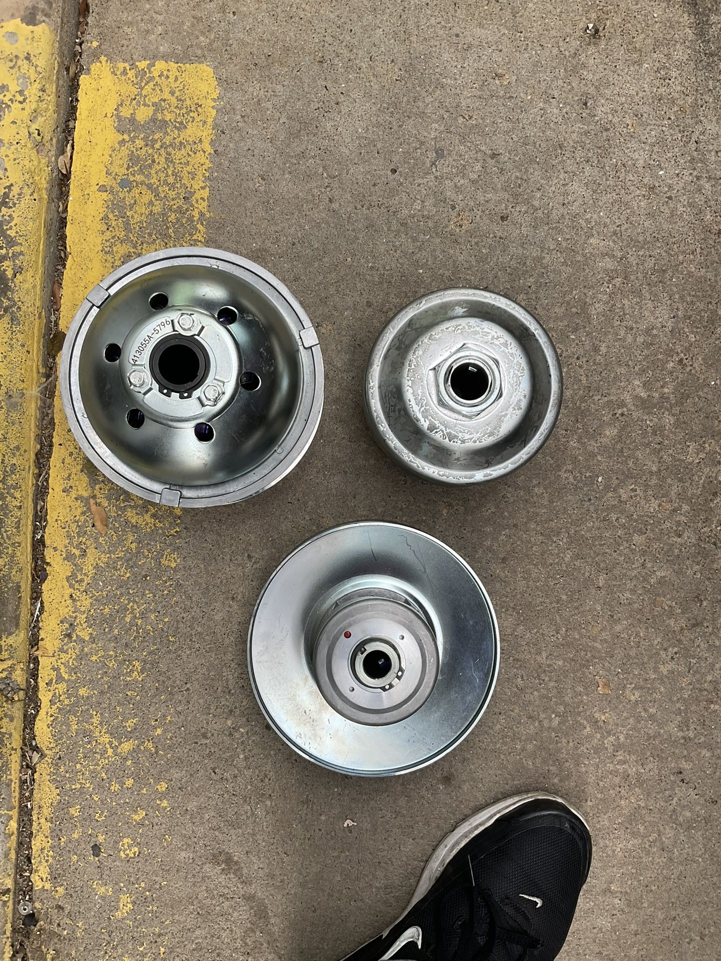 3 Drive Clutch’s For 1in Bore For 1in Shaft & a Golf Cart Clutch For A Bigger Shaft