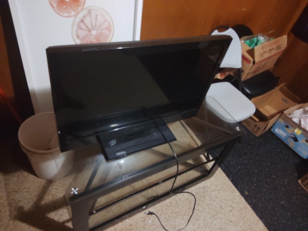 Two TVs Emerson And Vizio