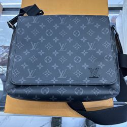 Louis Vuitton Monogram District PM
